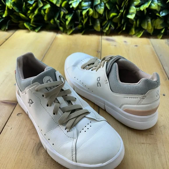 On Running The Roger Advantage White Rose Womens 8 Tennis Shoe Sneaker - Picture 3 of 10